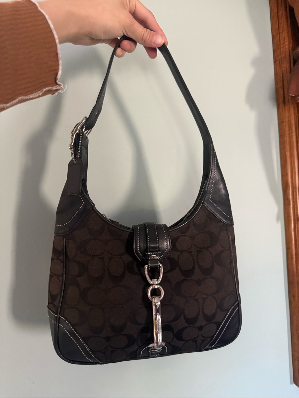 Coach - Picture 4 of 6